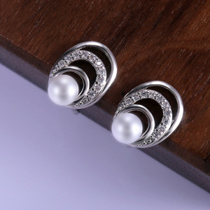 Eleganti orecchini a bottone in stile perla per donna, design scintillante intarsiato, gioielli di moda versatili - Product Image 1