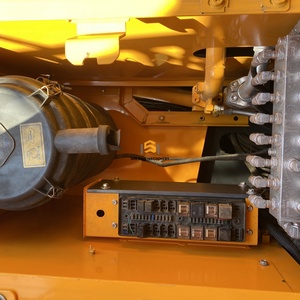 Excavatrice sur chenilles hydraulique d'occasion HYUNDAI 260LC-9S de 26 tonnes, garantie 90% neuve, à vendre - Product Image 4