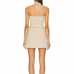 Ensemble deux pièces élégant pour femme : haut court dos nu à décolleté plongeant et jupe mini fendue, beige décontracté - Product Image 2