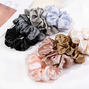 Ensemble de chouchous en satin de soie personnalisés <span class=keywords><strong>DLS</strong></span> avec logo, élastiques à cheveux brillants de luxe pour femmes et filles, vente en gros - Product Image 6