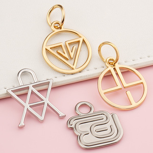 Llavero de metal personalizado en oro rosa <span class=keywords><strong>con</strong></span> logo circular cepillado en bronce, colgante metálico <span class=keywords><strong>para</strong></span> bolso <span class=keywords><strong>con</strong></span> <span class=keywords><strong>cadena</strong></span> y cierres de langosta <span class=keywords><strong>para</strong></span> bolsos de mano - Product Image 3