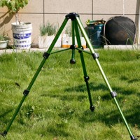 Tripod penyiram rumput Impact untuk halaman