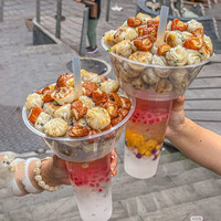 700ml Snack-Schalen und 700ml Plastikbecher zum Mitnehmen, Schalen zum Essen unterwegs, Lebensmittel zum Mitnehmen, großer Trinkhalm dazu.