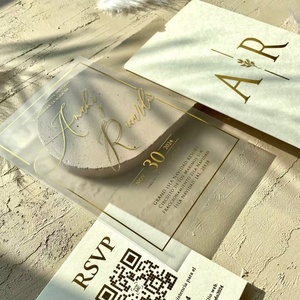 Invito Matrimoniale Spagnolo di Lusso in Acrilico Trasparente con Bordo Dorato, Monogramma AR, RSVP e QR Personalizzati - Product Image 1