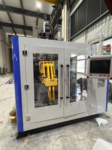 Machine de soufflage par extrusion automatique pour <span class=keywords><strong>jerrycan</strong></span> en plastique HDPE/PETG et réservoir d'<span class=keywords><strong>eau</strong></span> pure avec moteur et roulement Mitsubishi PLC - Product Image 2