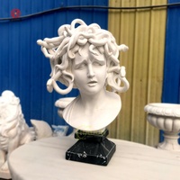 Sculpture de tête en pierre naturelle sculptée à la main classique et célèbre, buste de Méduse en marbre