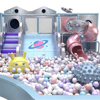 Aire de jeux intérieure pour enfants sur le thème de l'espace commercial Dream Catch, avec piscine à balles, jeux interactifs et équipements de jeu doux