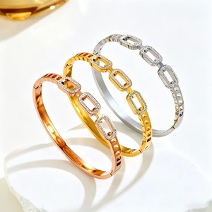 Brazalete Moderno de Acero Inoxidable con Diseño de Cadena de Eslabones y Cristales Incrustados, en Oro/Oro Rosa/Plata, Antideslustre, para Mujer - Product Image 1