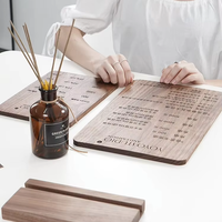 Présentoir de menu en bois de noyer Design de menu de boisson élégant Artisanat en bois durable pour restaurants bars décor à la maison écologique