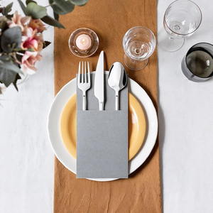 Serviettes invitées jetables personnalisées avec logo, aspect lin, douces <span class=keywords><strong>et</strong></span> absorbantes, en <span class=keywords><strong>papier</strong></span> Airlaid avec poche pour couverts - Product Image 2