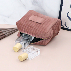 Bolsa de Maquillaje de Terciopelo de Gran Capacidad, Neceser de Viaje Suave con Cremallera, Organizador de Almacenamiento de Artículos de Tocador - Product Image 3