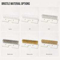Brosse de balayage industrielle réglable à fentes avec base en PVC, PP, POM et plaque en nylon pour montage sur machine en usine