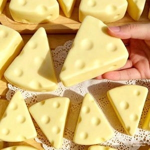 Juguete Antiestrés de PU con Forma de Queso Simulado, de Rebote Lento, para Chupar con el Dedo - Product Image 1