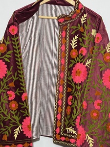 Chaqueta de terciopelo para mujer con cuello mandarín, manga larga, bordado floral a mano, estilo blusón, para otoño, venta al por mayor - Product Image 4