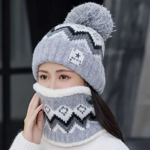 Ensemble de <span class=keywords><strong>deux</strong></span> pièces d'hiver pour femmes, design personnalisé, <span class=keywords><strong>bonnet</strong></span> tricoté, protection des oreilles, broderie 3D pour la scène d'affaires de la plage. - Product Image 5