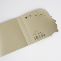 Boîte pliante personnalisée éco-responsable avec découpe de silhouette faciale, estampage à chaud UV or, finition mate pour masque facial aseptique de soin de la peau
