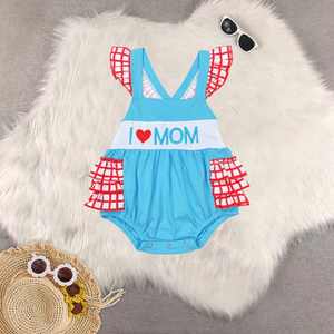 Robe à volants en gingham rose à fleurs et ensemble de combinaison assortie pour bébé fille, motif fraise "Mama's Girl" - Product Image 5