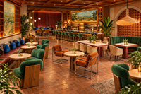 Ensemble de mobilier de restaurant sur mesure : banquettes commerciales, chaises de salle à manger, tables et mobilier de bar pour projets hôteliers
