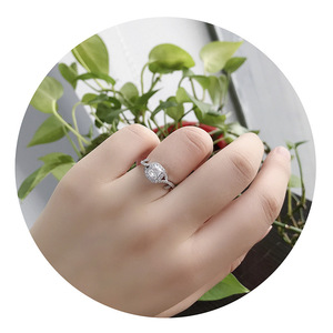 Anello Q574 in Oro Bianco con Diamante Taglio Cushion Naturale Colore D, Gioiello da Donna per Fidanzamento - Product Image 5