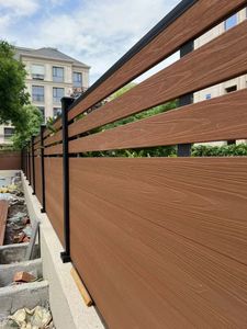Nouveauté Panneaux de clôture en WPC extrudé pour jardin familial Planches de clôture en composite bois-plastique Anti-UV Panneaux de clôture imperméables - Product Image 2