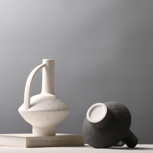 Vase de table moderne au design unique, décoration intérieure, vase à fleurs en céramique terracotta, décoration de maison unique - Product Image 5