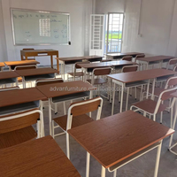 Mobilier scolaire primaire chaise d'étude pour étudiant unique contreplaqué Durable conception en bois ensemble de bureau et de chaises de salle de classe