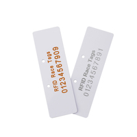 Impression de codes-barres QR, étiquettes UHF, cartes RFID PVC ISO18000 6C Monza R6P M730 M750 avec trous