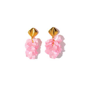 Pendientes de Moda con Volantes Rosados y Flores, Chapados en Oro PVD, Acero Inoxidable 316L, Sostenibles y Resistentes - Product Image 2