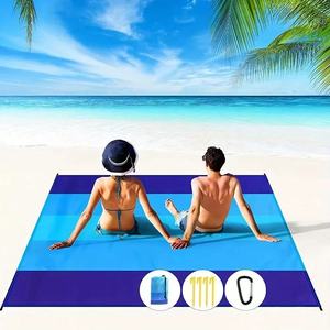 Matelas de plage portable extra large, imperméable et anti-sable, avec piquets, idéal pour les pique-niques - Product Image 2