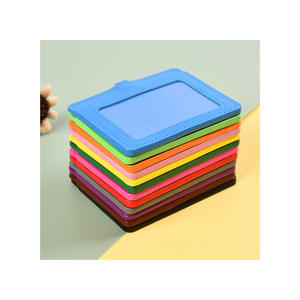 Porte-badge professionnel en cuir PU 8,3*10,4 cm avec double fente pour <span class=keywords><strong>cartes</strong></span> – Prix usine - Product Image 5