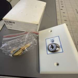 1 Estación de prueba de reinicio remoto de alarma contra incendios Est Sd-trk para PLC, artículo original nuevo (nuevo en caja) para PLC de la marca Product, completamente nuevo y original. - Product Image 1