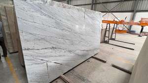 Carreaux de dalle de marbre blanc linéaire de haute qualité Design moderne pour les comptoirs de l'Inde dosserets cheminées finition naturelle polie - Product Image 4