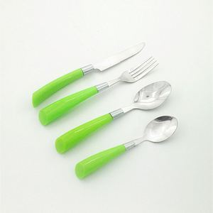 Ensemble de couverts en acier inoxydable 24 pièces avec manches en plastique en forme de corne, comprenant cuillères et fourchettes, pour cadeaux et fêtes - Product Image 1