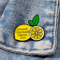 Bulk op maat gemaakte grappige citroen fruit thema metalen emaille badge slogan quote revers speld voor dagelijkse mode cadeau promotie op voorraad