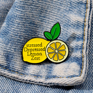Spilla da bavero in metallo smaltato personalizzata con tema limone divertente, con slogan e citazione, per moda quotidiana, regalo e promozione, disponibile all'ingrosso - Product Image 2