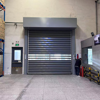 Porte rapide enroulable en aluminium à visière acrylique, étanchéité renforcée pour entrepôts frigorifiques et zones de chargement sécurisées