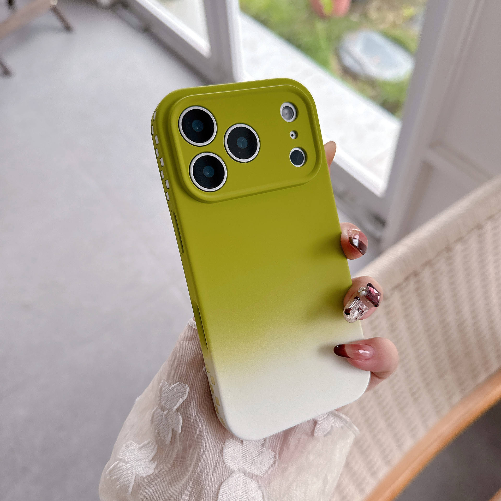 สีเขียวอ่อน