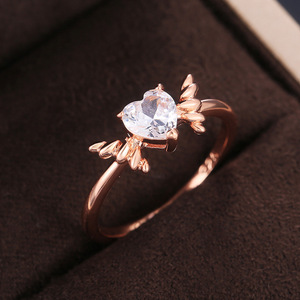 Anello a Cuore da Donna con Zirconi, Aperto e Regolabile, Elegante e Minimalista, Gioiello Statement per Uso Quotidiano - Product Image 3
