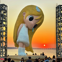 Statue de personnage de dessin animé Pop Art en fibre de verre personnalisée, sculpture géante de fille mignonne pour l'installation dans les stations balnéaires et les parcs à thème
