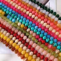 Collier ras du cou fantaisie en résine plate arc-en-ciel avec fermoir en cuivre, multibrins, couleurs bonbon, pour l'été et la plage