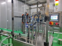 Machine de remplissage à piston pneumatique/électrique entièrement automatique de haute précision pour liquides, sauces et lait, facile à utiliser