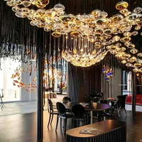 Lustre moderne de luxe personnalisé en verre, éclairage LED anti-éblouissement, CRI 95 élevé, dimmable, personnalisable pour projets commerciaux