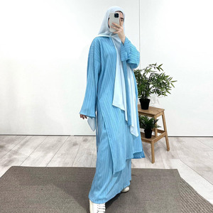 J-236 Ropa Islámica Modesta Clásica y Sencilla para Mujer, Talla XXL Conjunto de 2 piezas: Abaya plisada a rayas y faldas oversize con aberturas laterales - Product Image 2