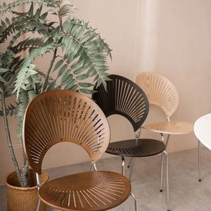 Chaise de salle à manger nordique en bois massif avec dossier pour adultes - Product Image 3
