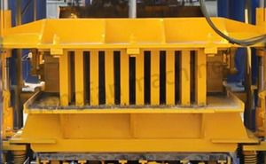 Mesin Pembuat Batu Bata QT5-15 Mesin Pembuat Blok Semen Tanah Mesin Pembuat Batu Bata Berkualitas Tinggi Mesin Pembuat Blok Paving Otomatis - Product Image 4