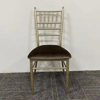 Chaise Chiavari avec coussin moelleux pour salle de bal d'hôtel de luxe et réception de cocktails, chaise de mariage et de dîner