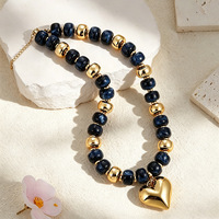 Collier ras du cou Y2K bohème avec perles en résine épaisses et breloques, pendentif cœur doré gonflé, bijoux colorés pour l'été et la plage, cadeau