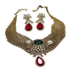 Ensemble de collier de créateur traditionnel de haute qualité avec finition dorée avec boucles d'oreilles pour la collection de vêtements de mariage pour femmes et filles - Product Image 2
