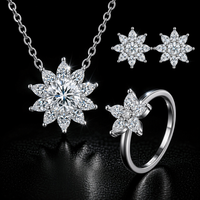 Penawaran Spesial Set Perhiasan Bunga Moissanite Perak Sterling 925 3 Buah Set Hadiah Mewah Liontin Ringan Anting Cincin Perhiasan Wanita