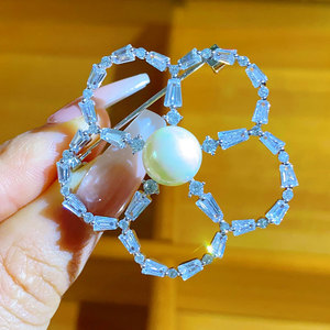 Flower Brooch Classic All-match Suit Elegant Corsage Anti-slip Buckle Clothes Pin Zircon-Decorated <b>Brass</b> Crystal Flower Brooch - Product Image 2